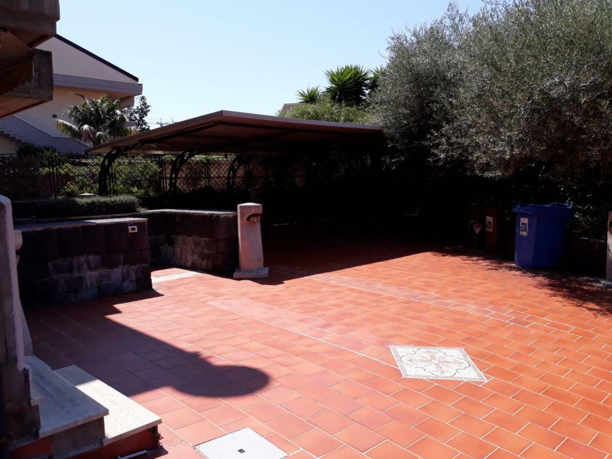 Chloe'S Apartment Acireale Exterior photo